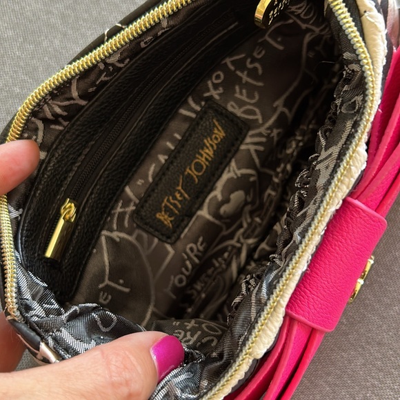 Betsey Johnson Bow Be Mine wristlet - Picture 3 of 6